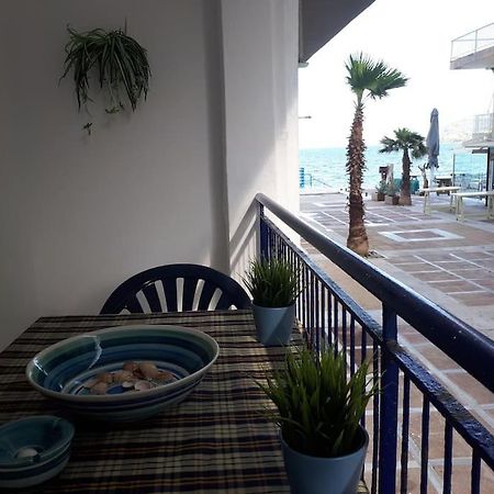 Cozy Seaside Apartment Loutraki Bagian luar foto