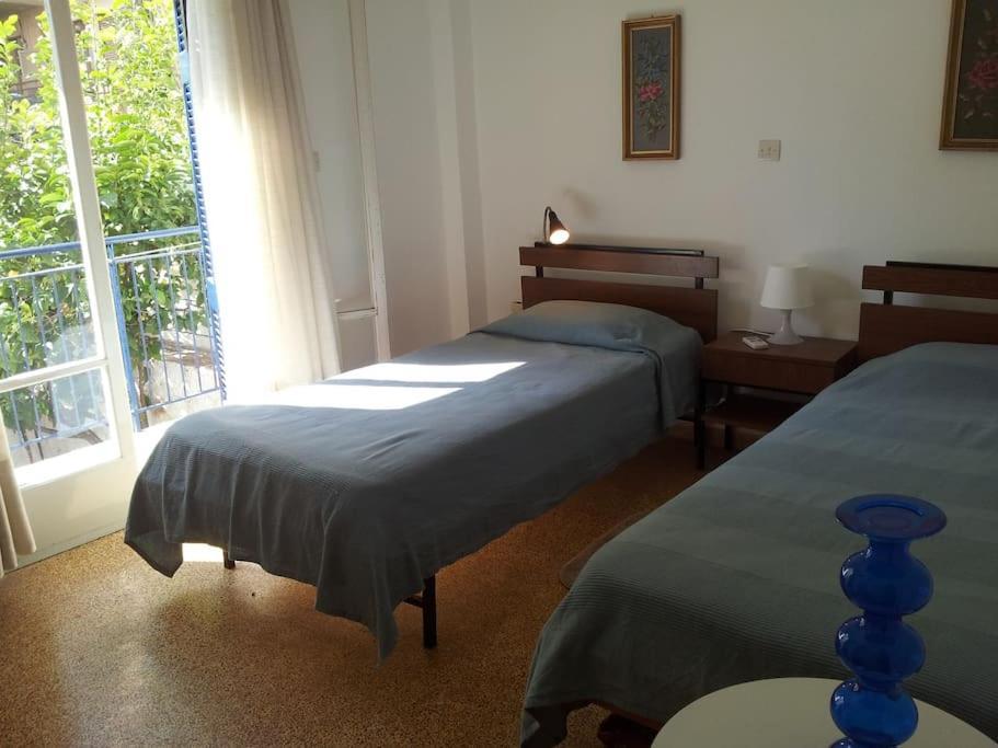 Cozy Seaside Apartment Loutraki Bagian luar foto